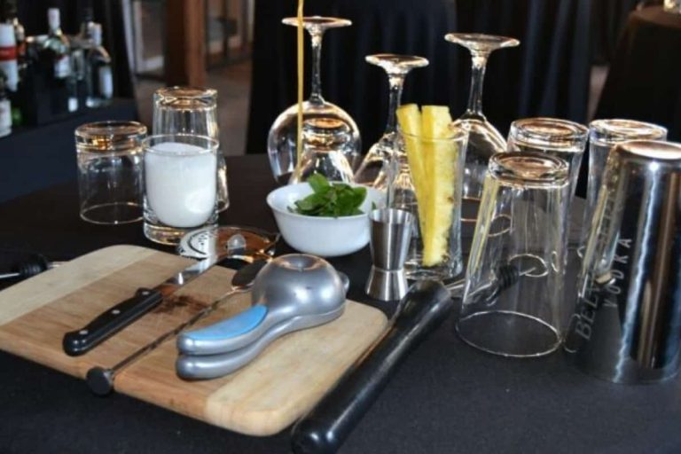 Taller de cocteleria para team building 2 768x512