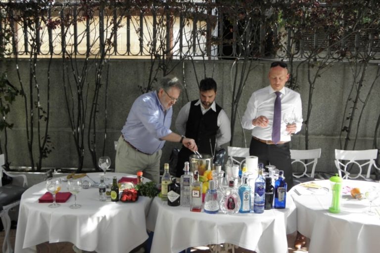 Taller de cocteleria para team building 4 768x512